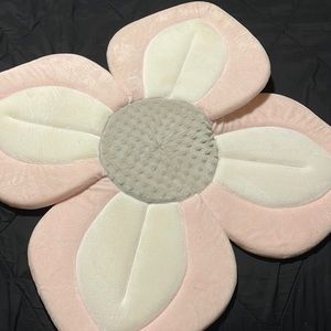 Blooming baby bath